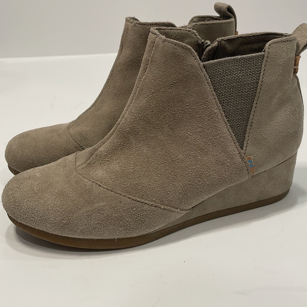 TOMS Kelsey Platform Booties size 4 (big kids)